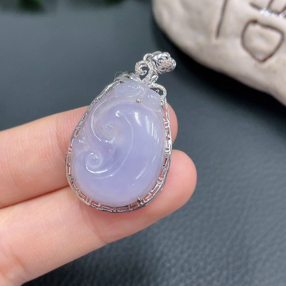 Jadeite Inlaid Ruyi Pendant with 18K Gold Setting, Total Weight Approx. 3.75g