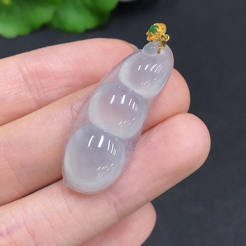 Jadeite lucky bean pendant with diamond accents, 18K gold clasp, crafted by HUILIU HQ, weighing around 5 grams.