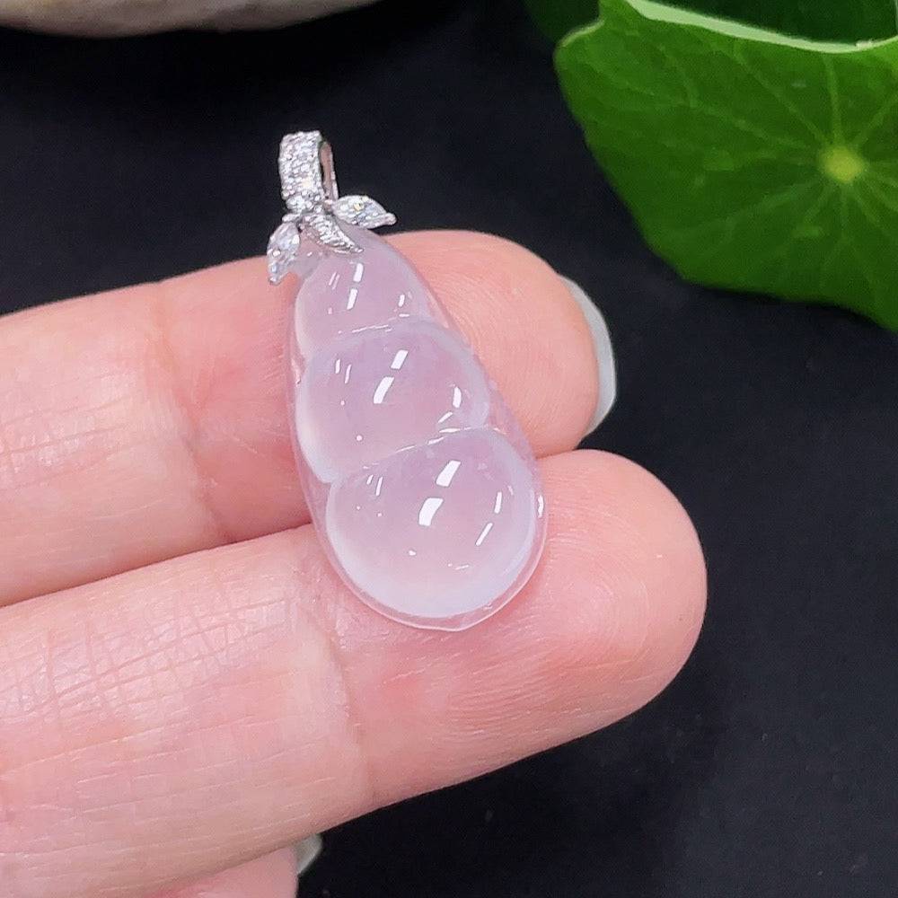 Huiliu Jadeite leaf pendant featuring a natural jade design, non-diamond, certified jade jewelry with intricate leaf details.