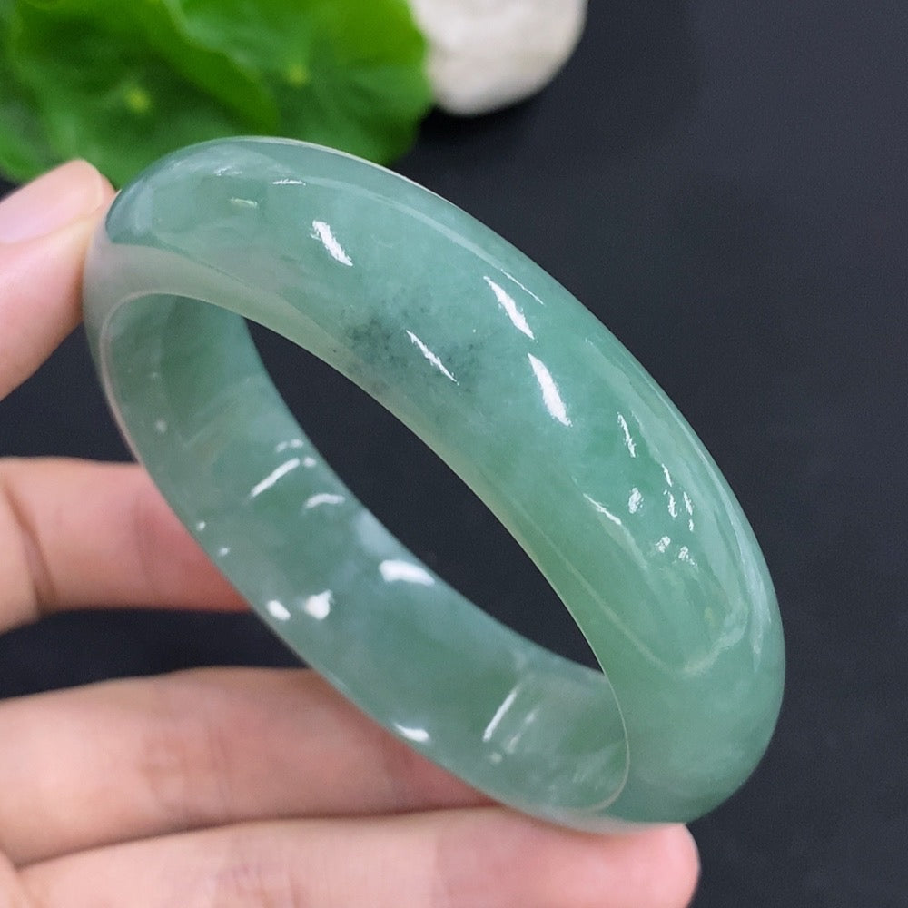 Jadeite round bangle in vibrant green with smooth finish, weight 65.9g, size 55.5, by HKHQ.