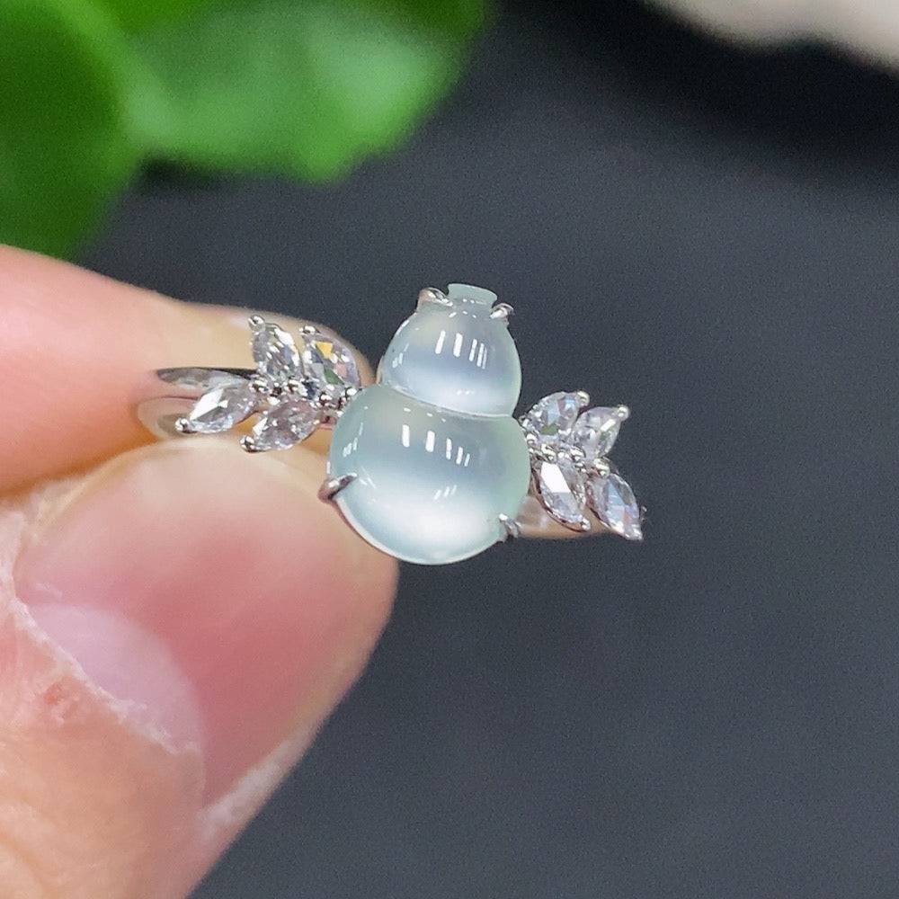 Jadeite gourd ring with 18k gold and diamond accents, size 15, weighing approximately 1.7g, crafted by HUILIU HQ.
