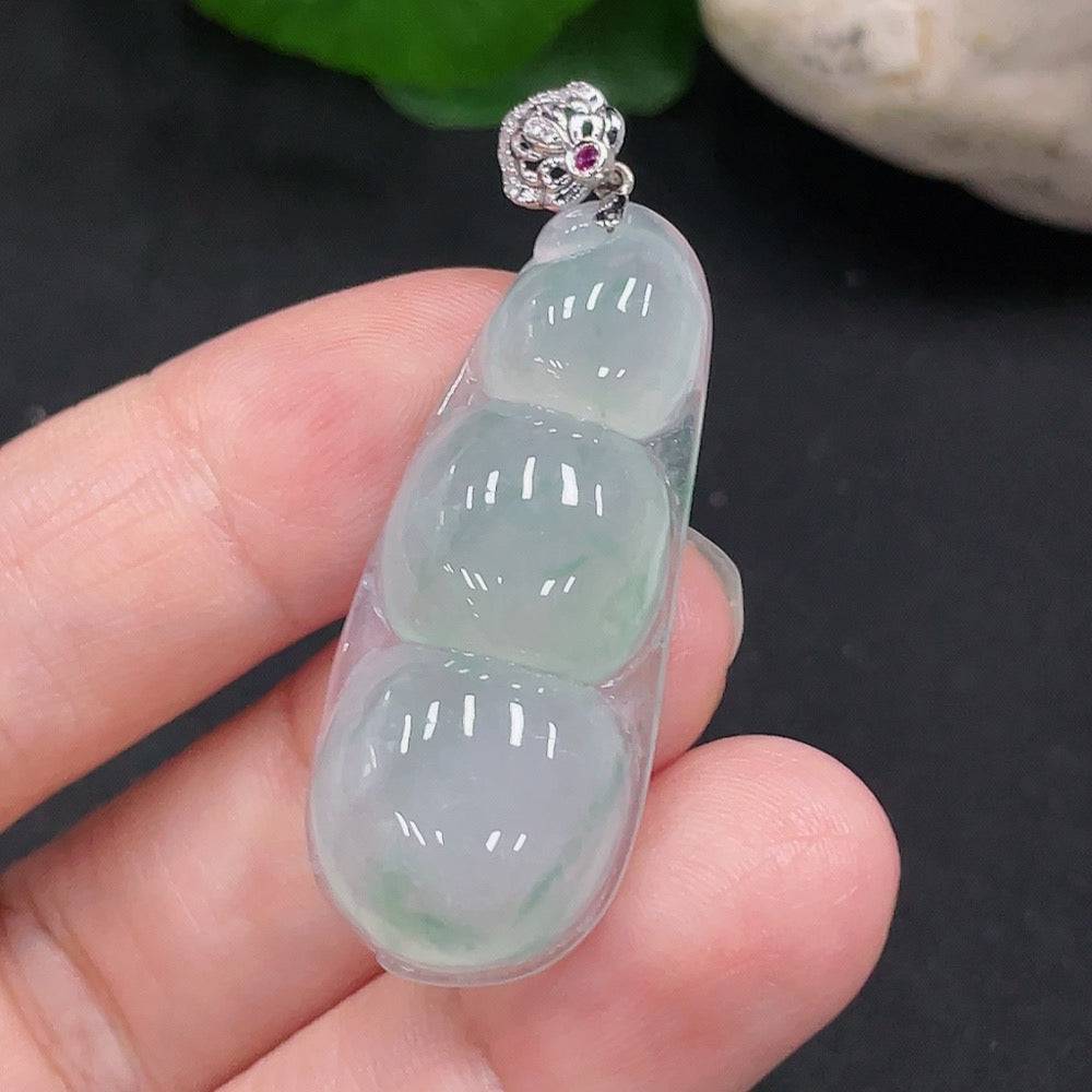 Jadeite lucky bean pendant with diamond accents, 18K gold, crafted by HUILIU HQ, weighs approximately 6.1 grams.