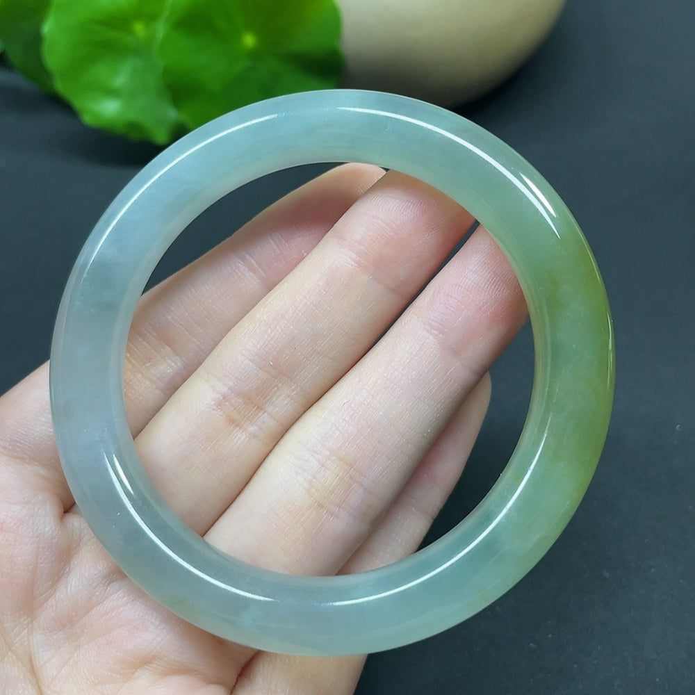 HKHQ jadeite round bangle in size 52.4 with a weight of 41.46g, featuring a smooth, polished surface and vibrant green color.