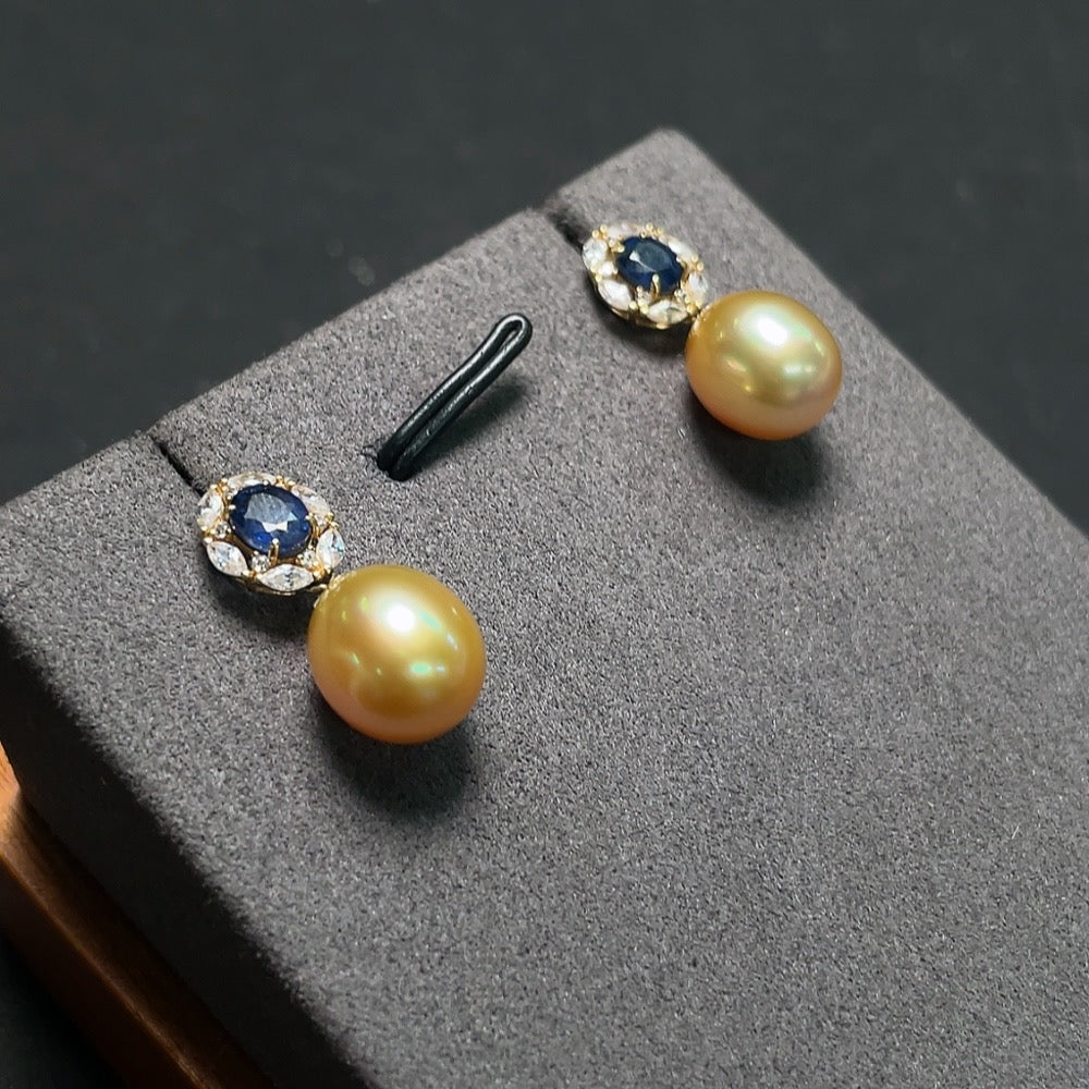 Seawater pearl earrings with sapphire, 18k gold, non-diamond, color origin undetermined, total weight approximately 3.75g, size about 9.1mm