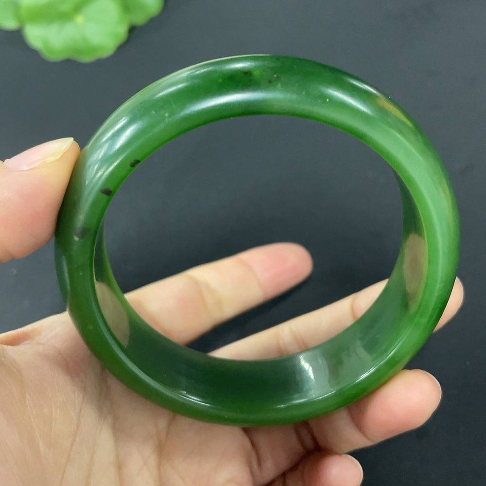 HUILIU HQ Hetian Jade Jasper round bracelet with 59cm length and 71.4g weight, featuring polished jade stones on a jewelry display.
