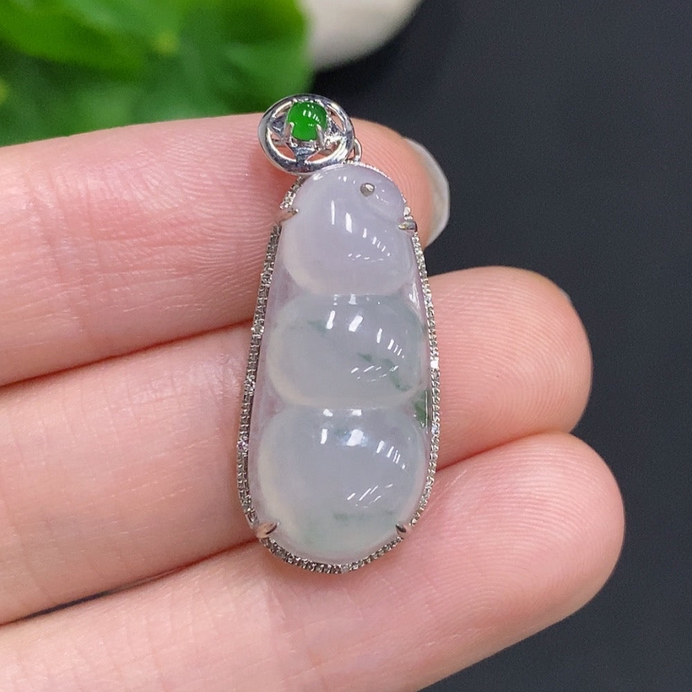 Jadeite lucky bean pendant in 18k gold with diamond accents, weighing approximately 3.63g, by HUILIU HQ.