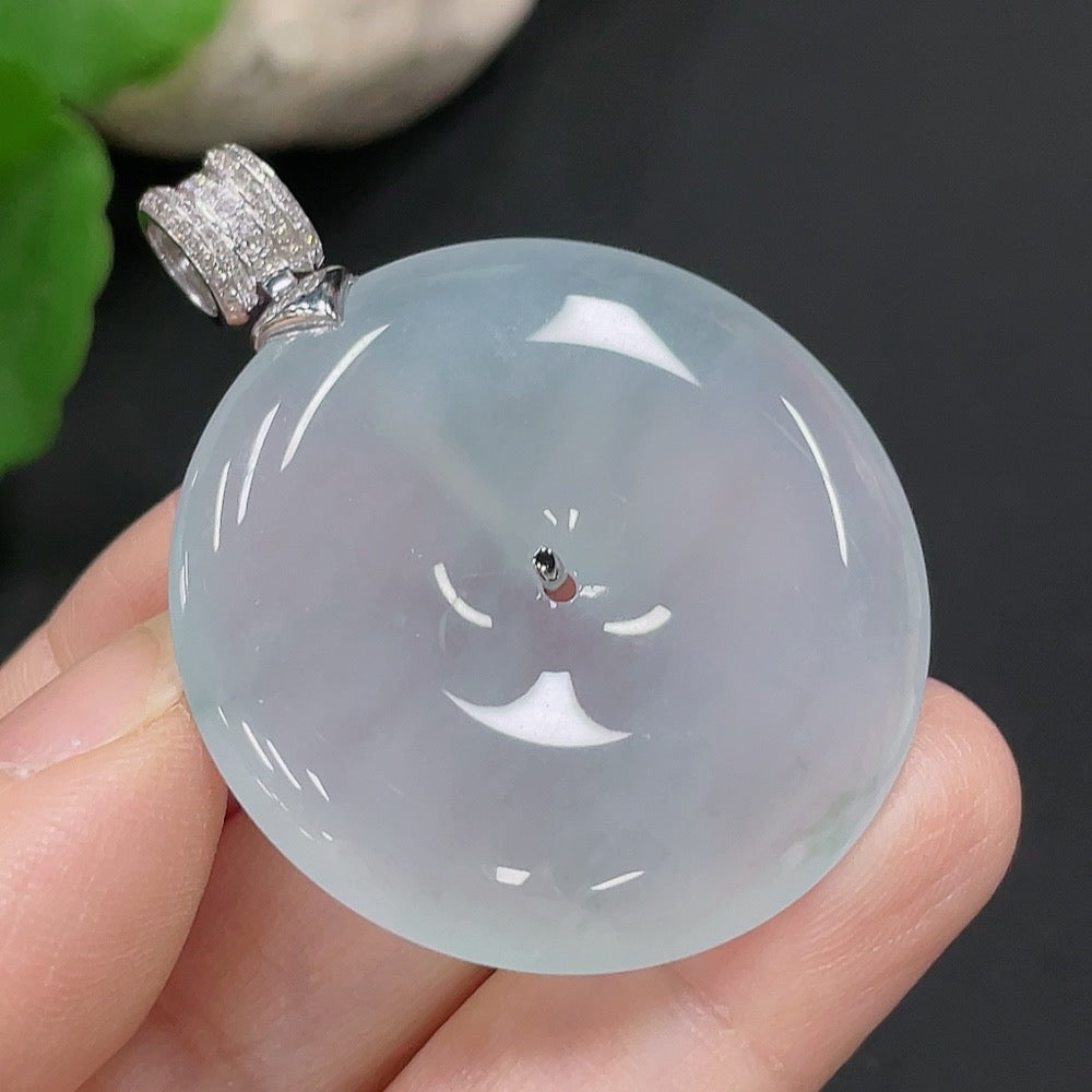 JadeitePeace Pendant with 18K Gold, Total Weight Approximately 17.5g