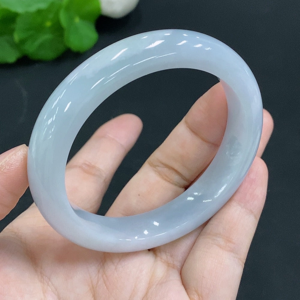 Huiliu Certified HKHQ jadeite round bangle showcasing smooth, polished jade with a glossy finish and elegant circular design.