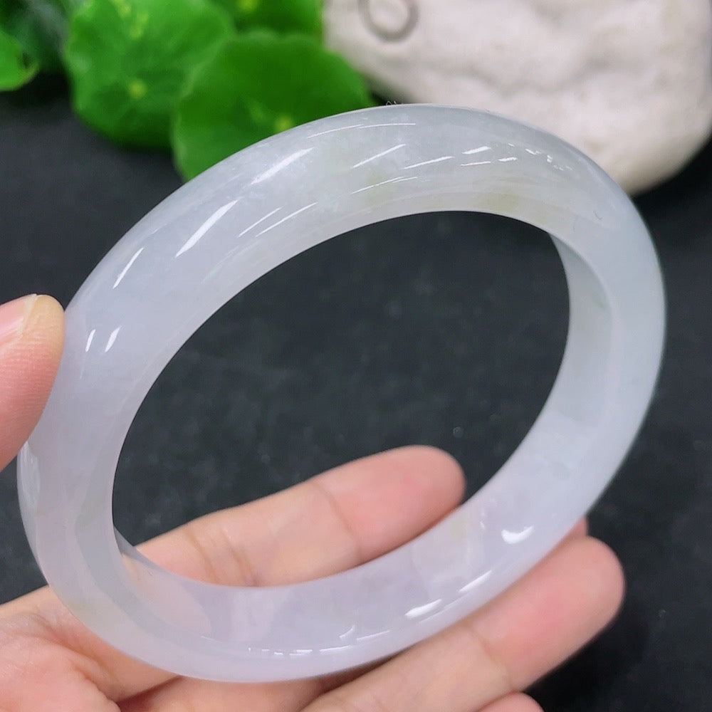 HKHQ jadeite round bangle in size 59, weighing 58.16g, showcasing smooth, polished green jadeite bracelet on a plain background.