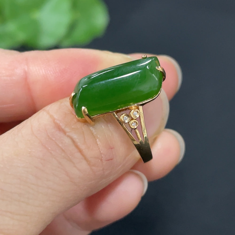 Huiliu HQ Hetian jade jasper ring with diamond accents, showcasing intricate inlay work and a polished gemstone design.