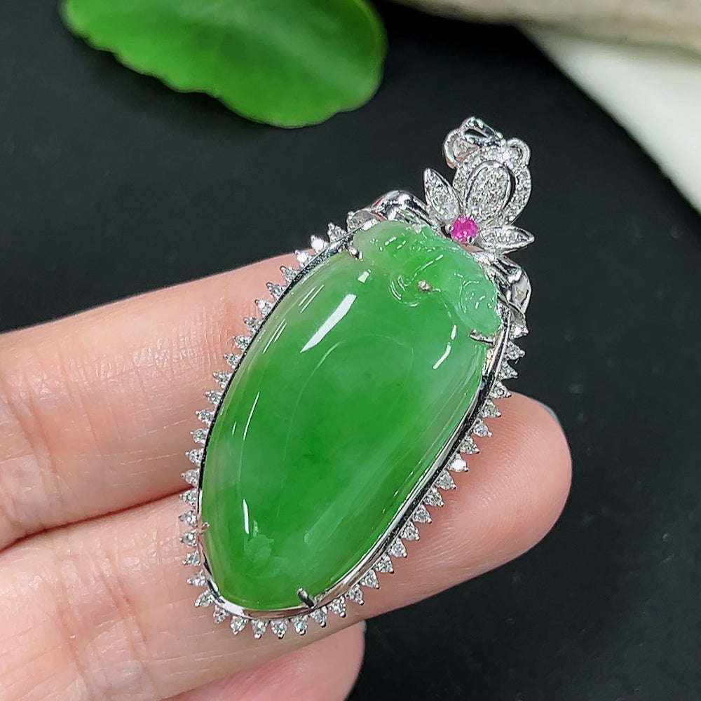 Jadeite Fortune Melon pendant in 18K gold with diamond accents, designed for necklaces, showcasing intricate craftsmanship.