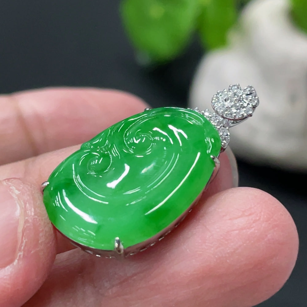 Jadeite Ruyi Inlaid Pendant 18k Gold Set with Diamonds Total Weight Approx. 3.44g