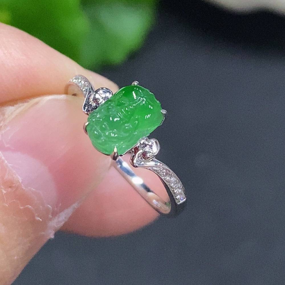 Jadeite Pixiu ring in 18k gold with inlaid jade, size 13, weighing approximately 1.6g, crafted by HUILIU HQ.