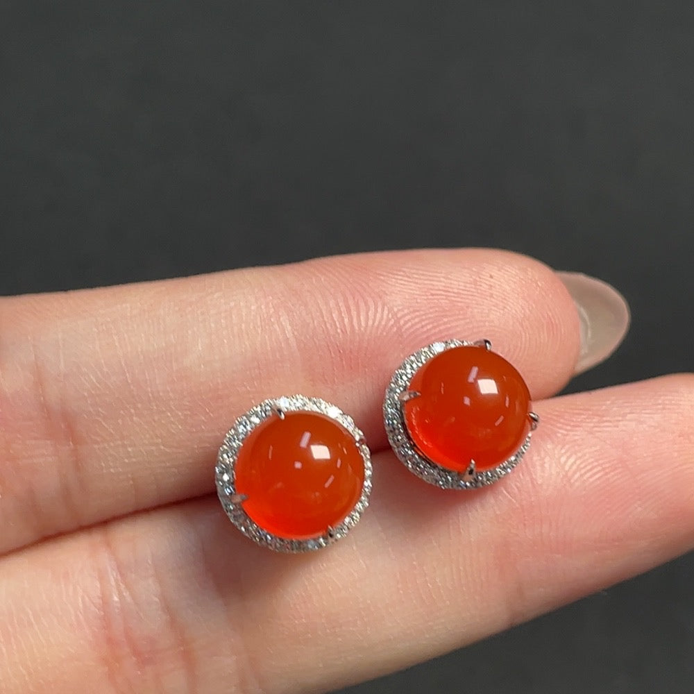 South red agate gemstone earrings with diamond accents in 18K gold, featuring 8.6mm beads and a total weight of 4.73g.