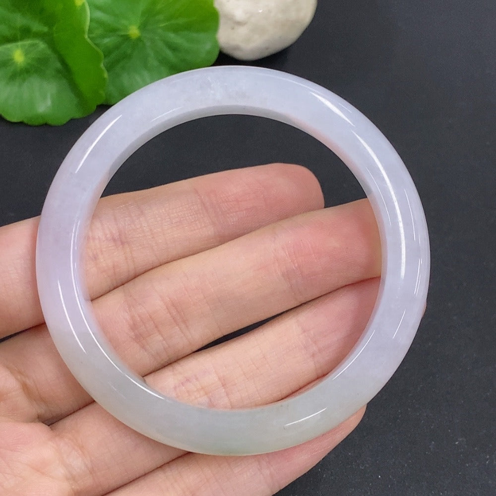 HKHQ jadeite round bangle in size 52.2, weighing 40.24g, showcasing smooth, polished jadeite with a circular design.