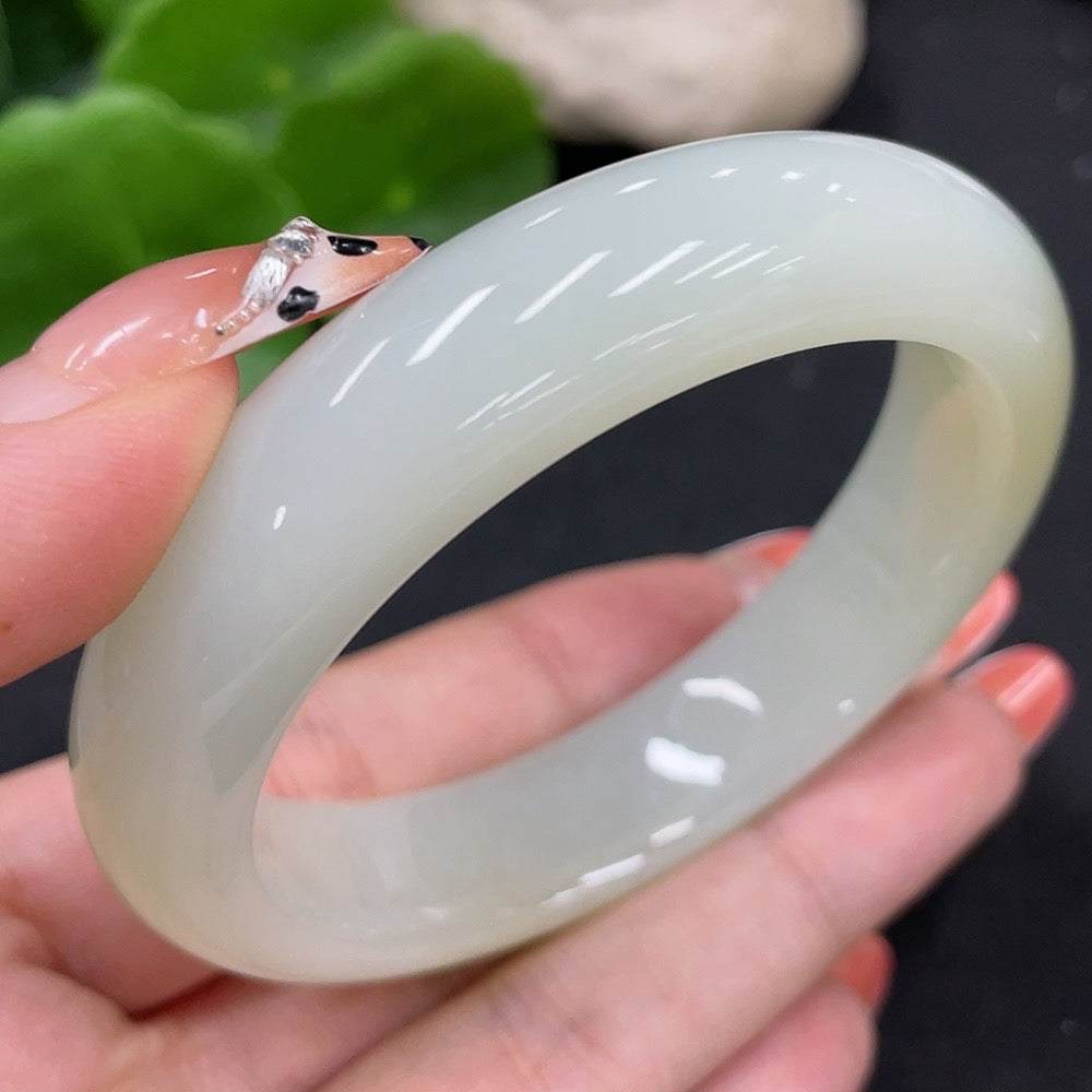 HUILIU HQ Hetian Jade round bangle, size 55.1, weighing approximately 58.4g, featuring smooth polished surface and natural jade color.
