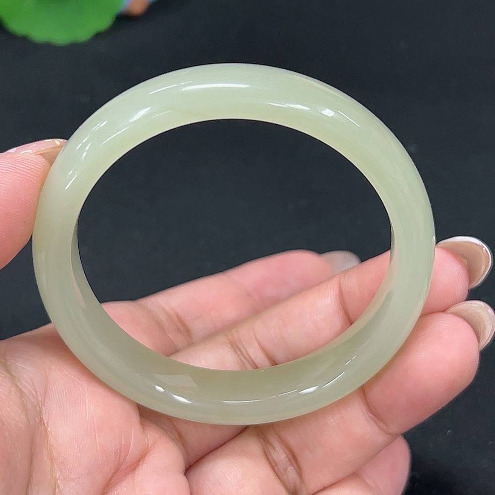 Huiliu certified Hetian jade round bracelet featuring smooth, polished jade beads on a delicate string.