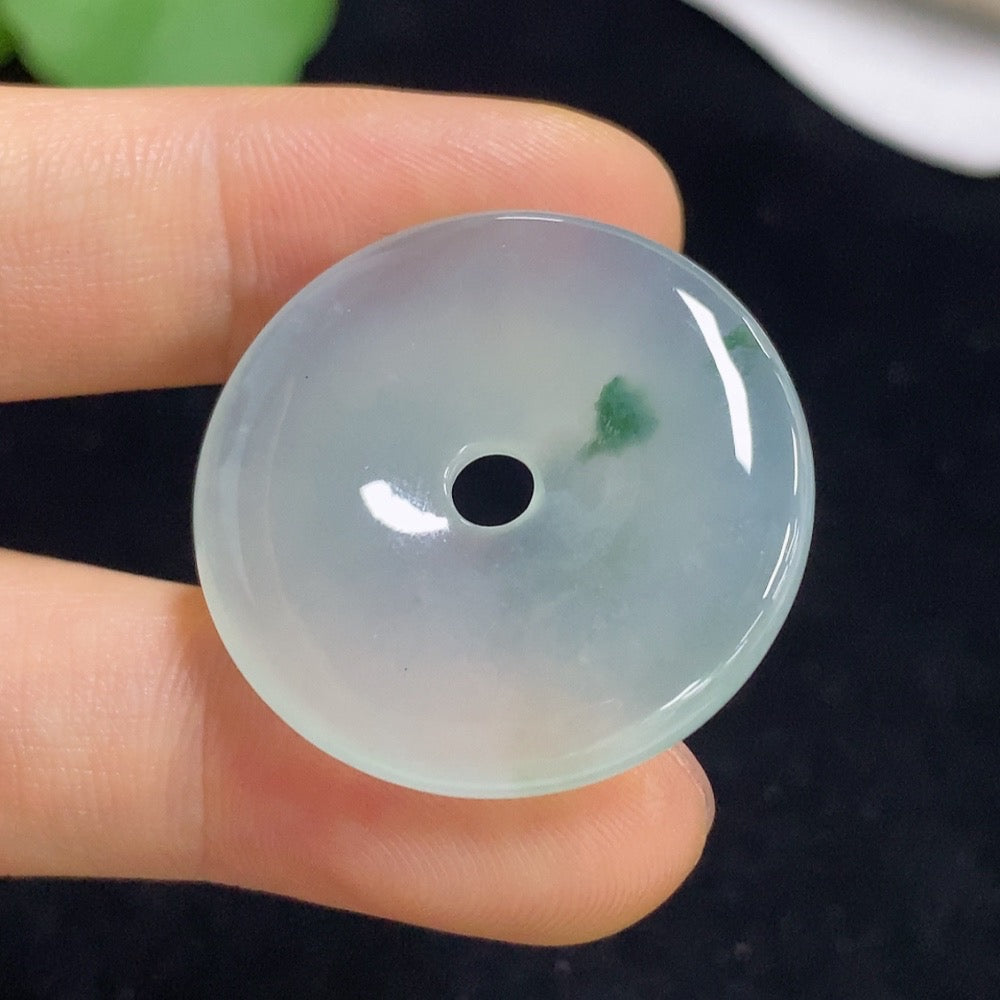 Jadeite Peace Knot Pendant, Total Weight Approximately 8.74g