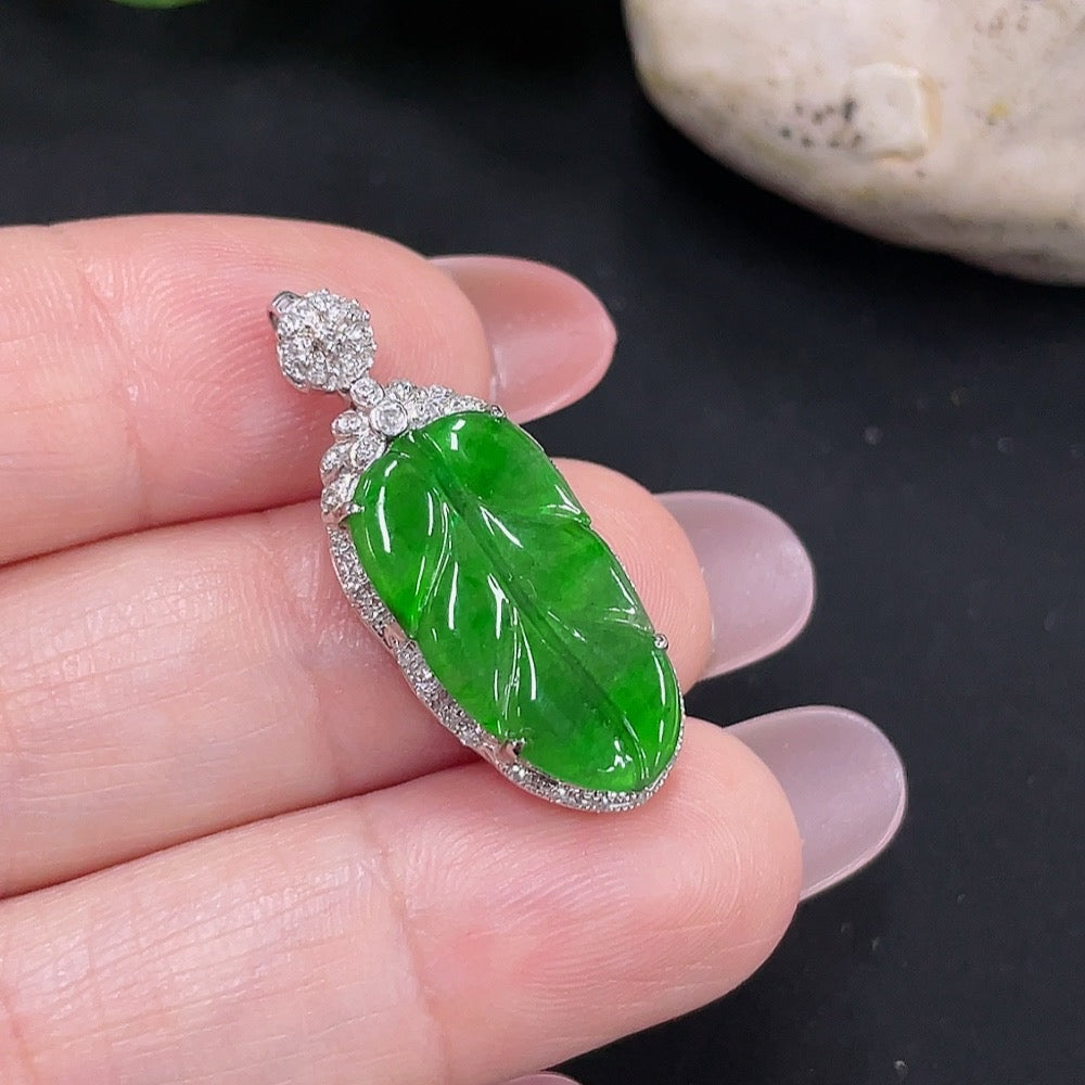 Jadeite Leaf Inlaid Pendant 18K Gold Total Weight Approx. 2.4g (With Diamond Accents)