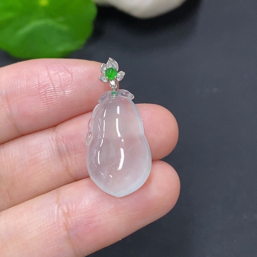 Jadeite Fu Gua Pendant with 18K Gold Clasp, Total Weight Approx. 2.9g (Non-Diamond)
