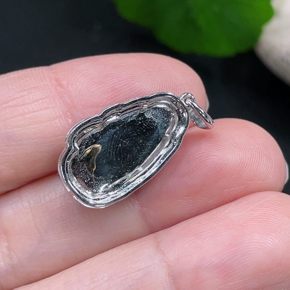 Jadeite Pendant with 18K Gold Setting Total Weight Approx. 2.3g (Accented with Diamonds)