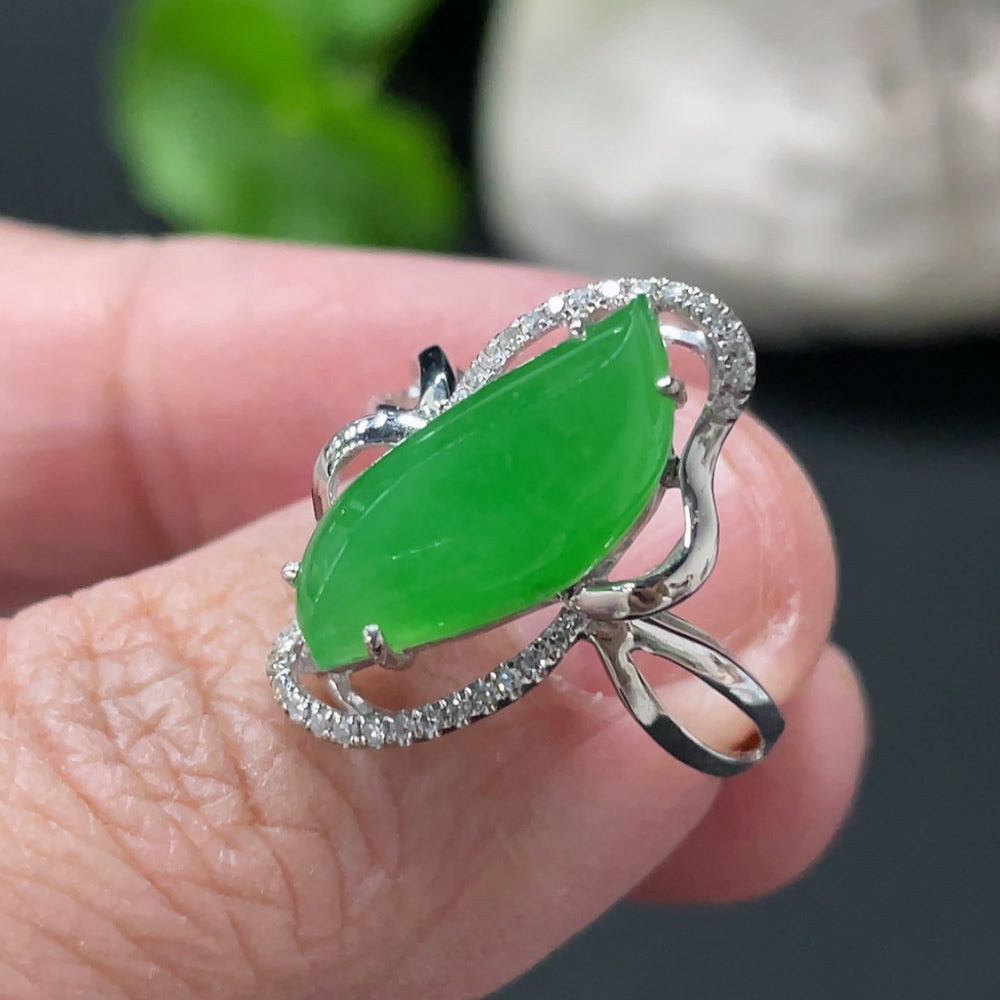 Jadeite Inlaid Ring 18k Gold Setting Size 13 with Diamond Accents Total Weight Approx. 3.89g