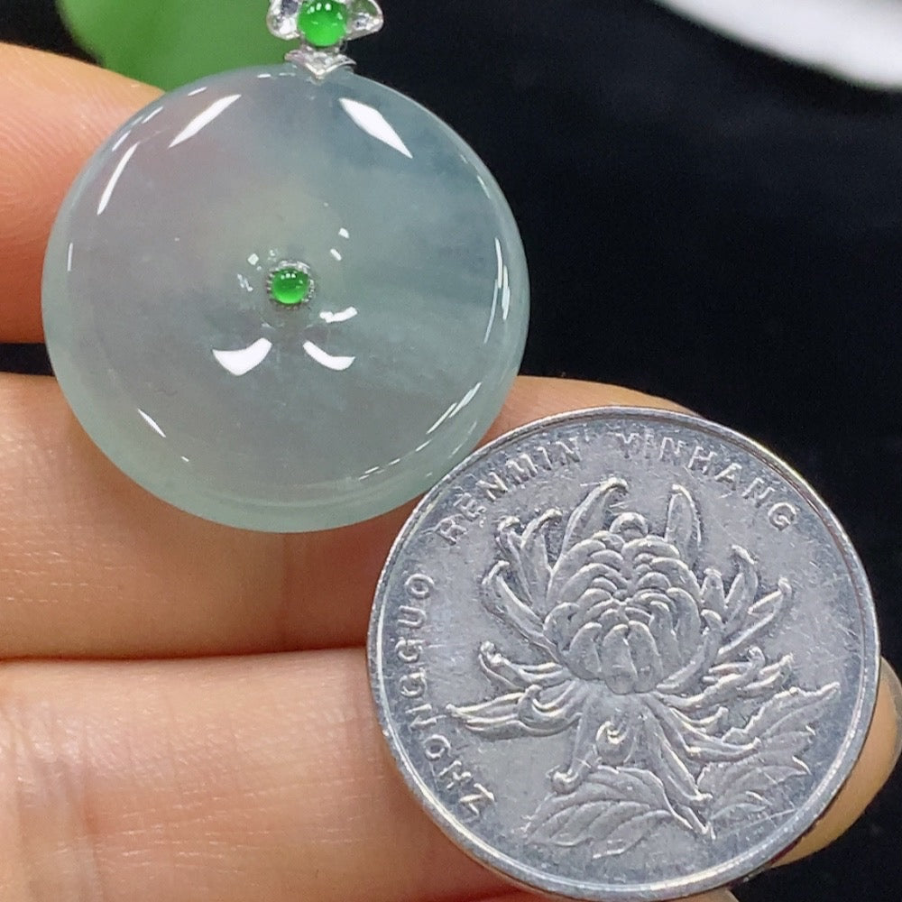 HUILIU HQ jadeite pendant with peace knot design, 18k gold with diamond accents, weighing approximately 7.05g