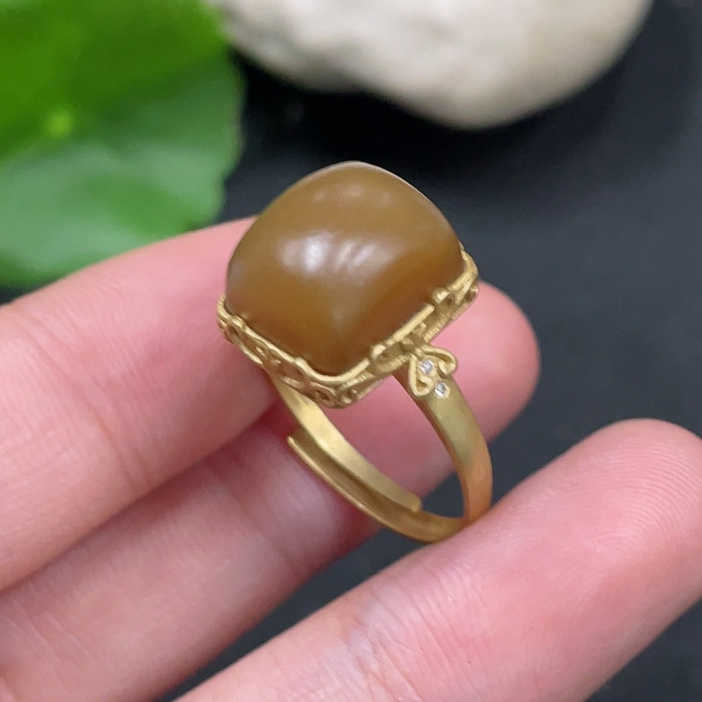 Hetian jade open-ended ring by HUILIU HQ featuring 18k gold accents and diamond accents, weighing approximately 4.6 grams.