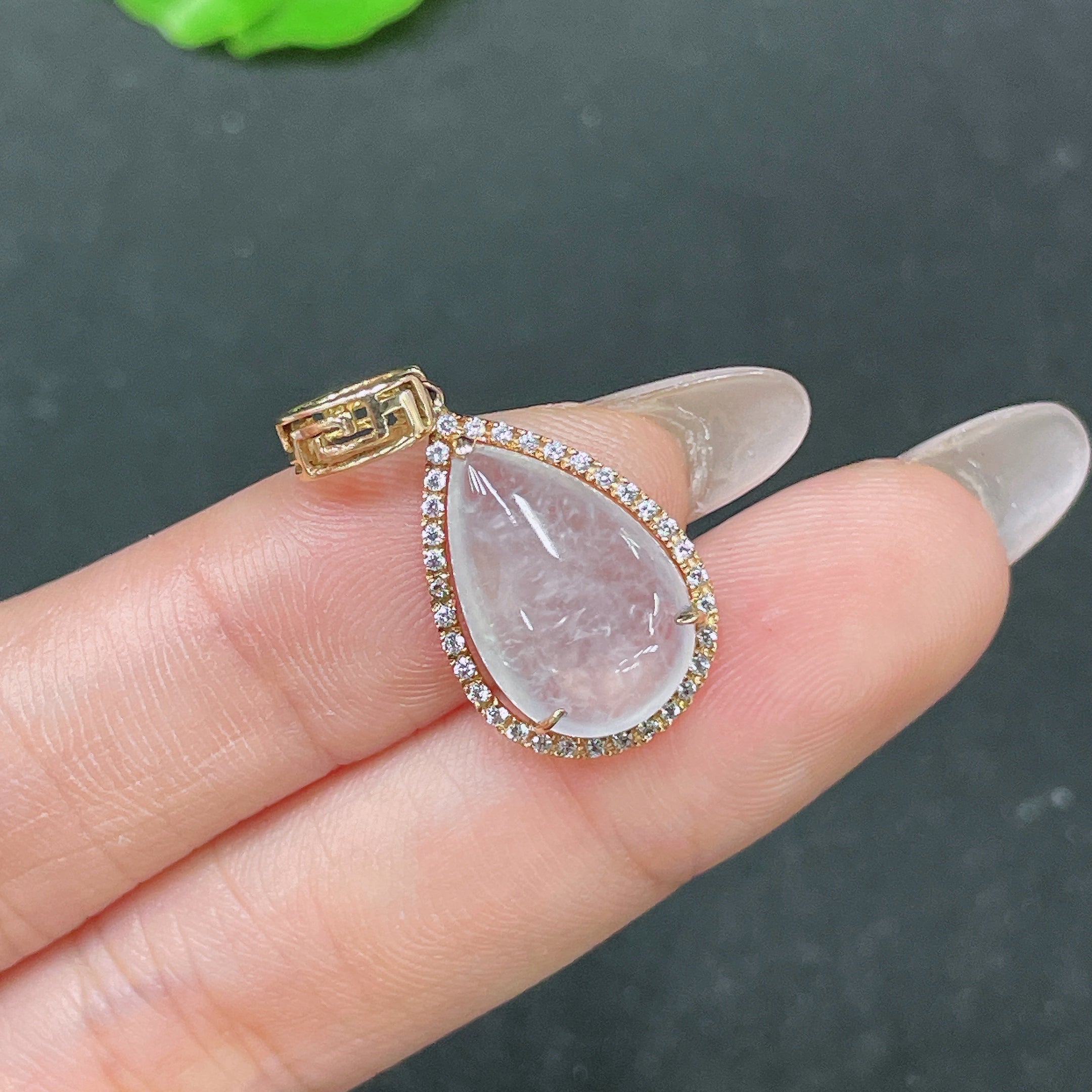 Jadeite teardrop inlay pendant with no印记 gold content tested扣头18k main body gold content 52% non-diamond total weight approximately 2.33g