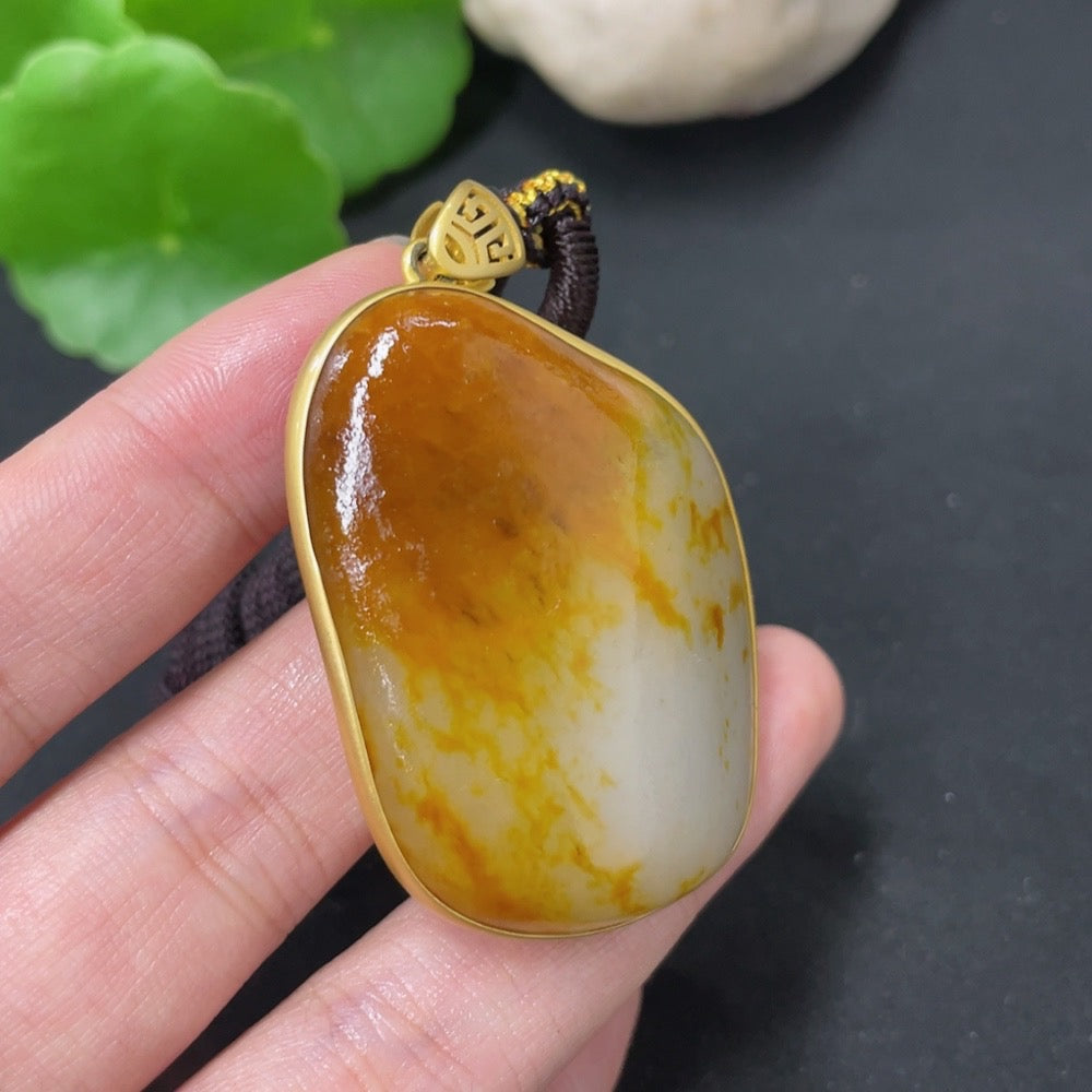 Hetian Jade Inlaid Pendant, Undetermined Skin Color Cause, 18k Gold Pendant, Total Weight (Including Rope) Approx. 41.5g