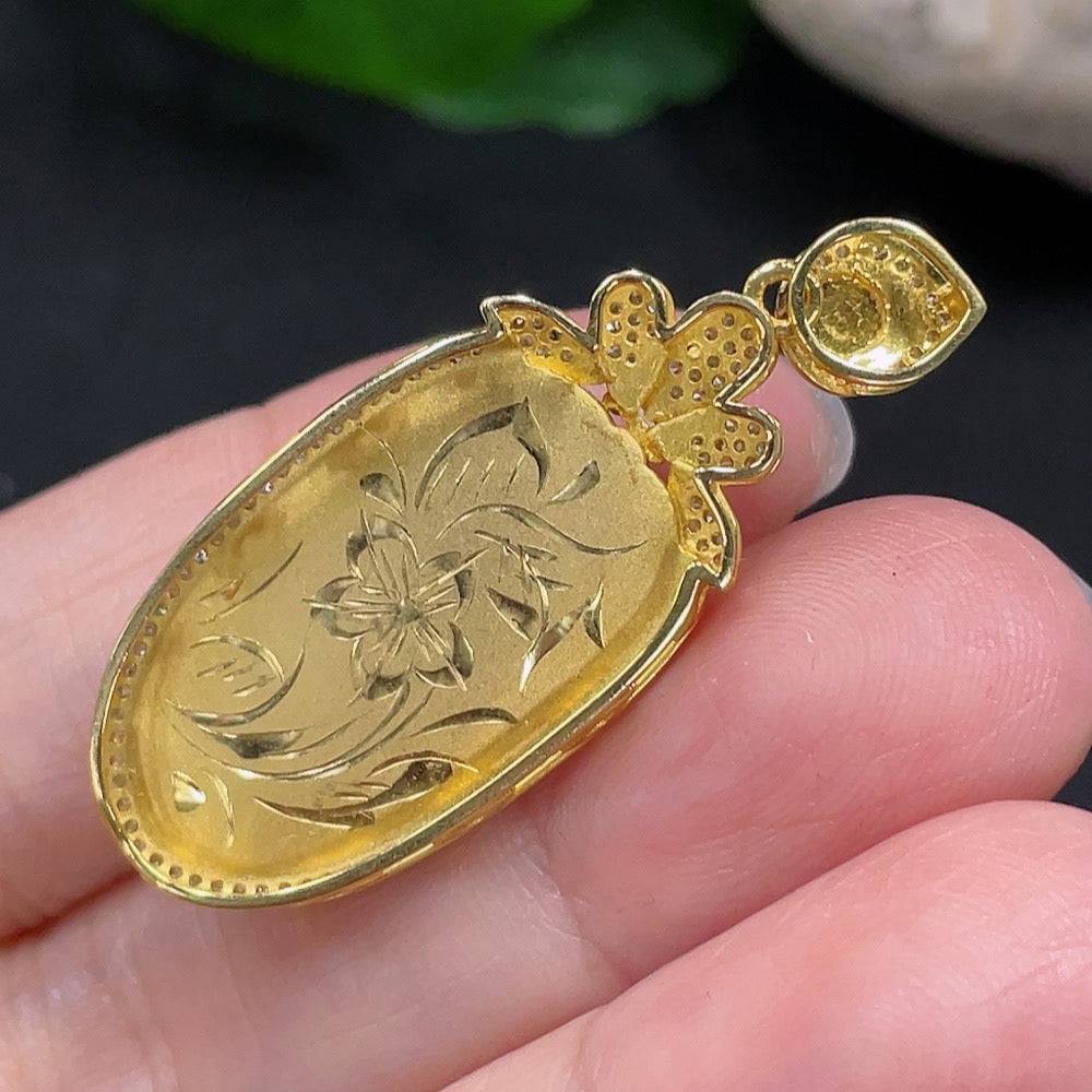 Jadeite leaf inlay pendant with 18K gold and diamond accents, crafted by HUILIU HQ, weighing approximately 6 grams.