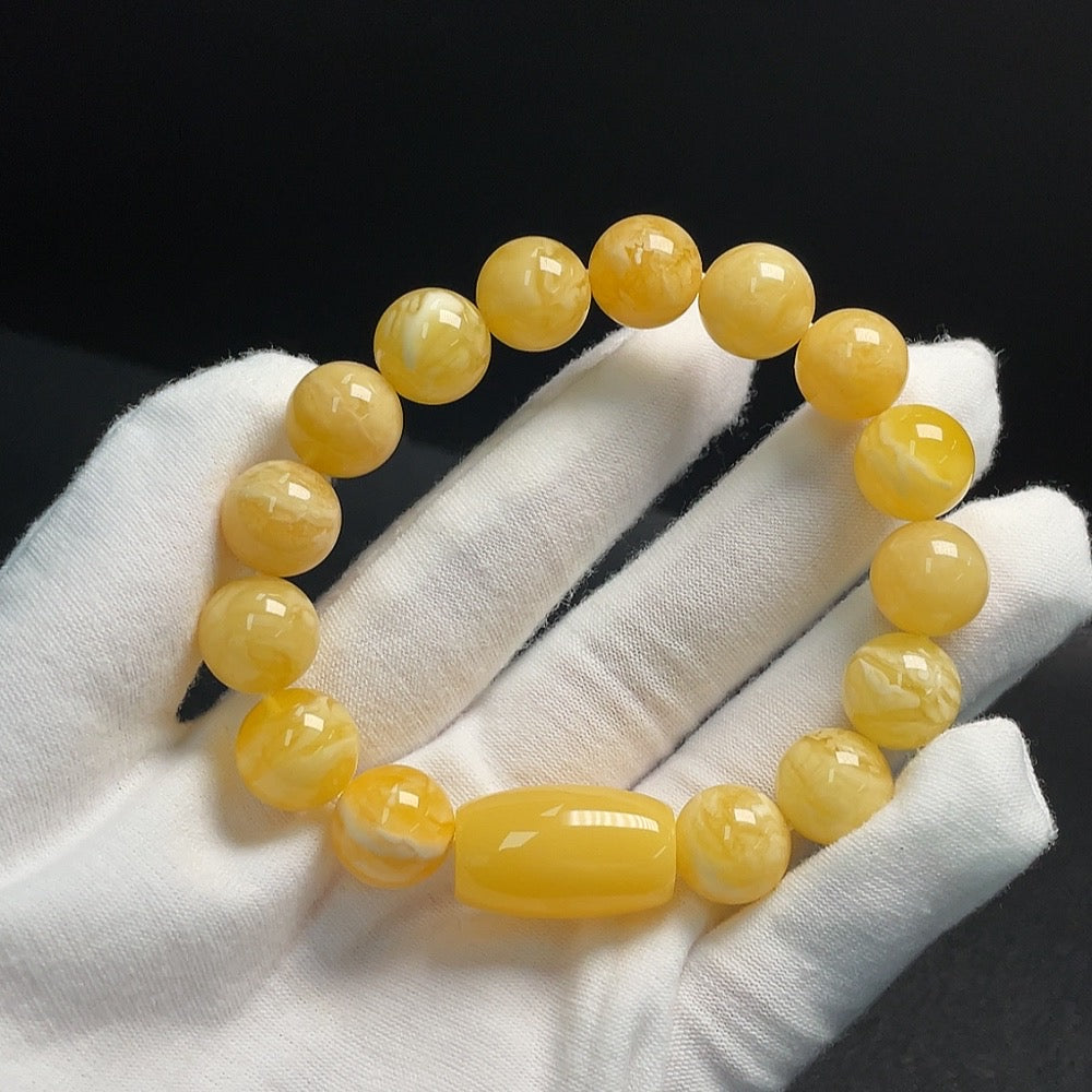Amber beeswax bracelet, total weight about 18g, size about 12.1mm