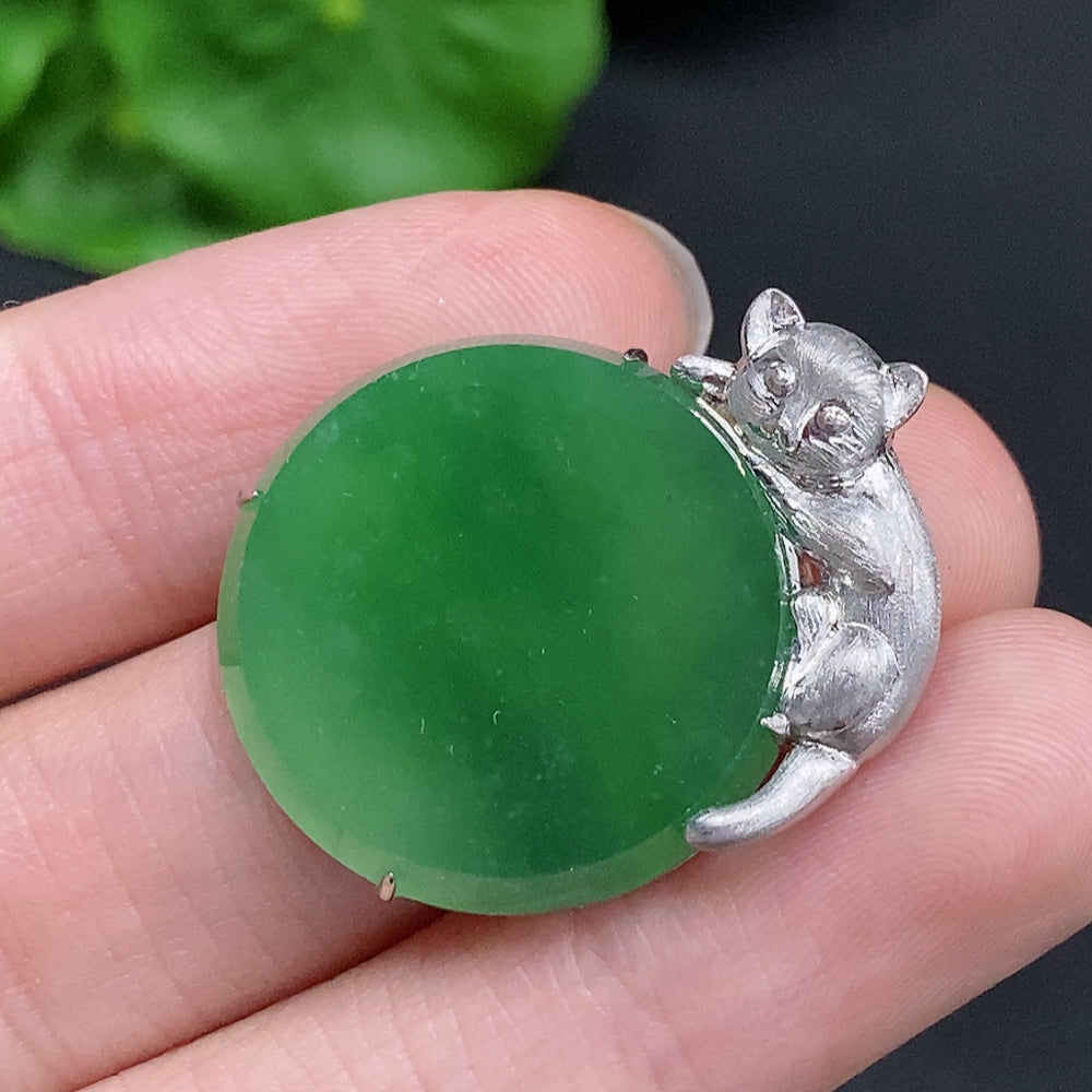 Jadeite Plain Pendant Pendant in 18K Gold Total Weight Approx. 9.1g