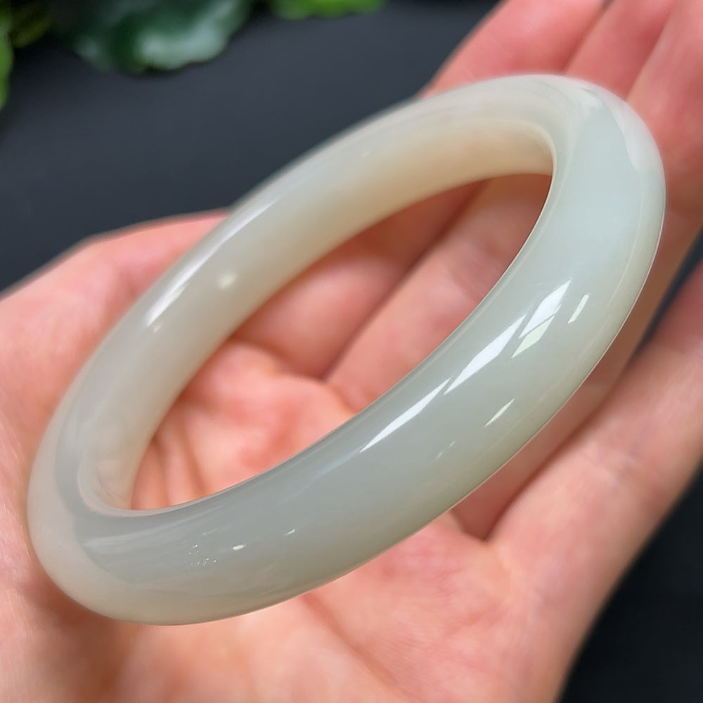 Hetian jade round bracelet by HKHQ with 58.9mm diameter and 56.79g weight, showcasing smooth, polished jade beads.