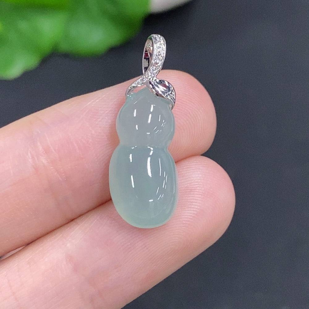 HUILIU HQ jadeite gourd pendant with clasp, featuring smooth green jade surface and natural stone details.