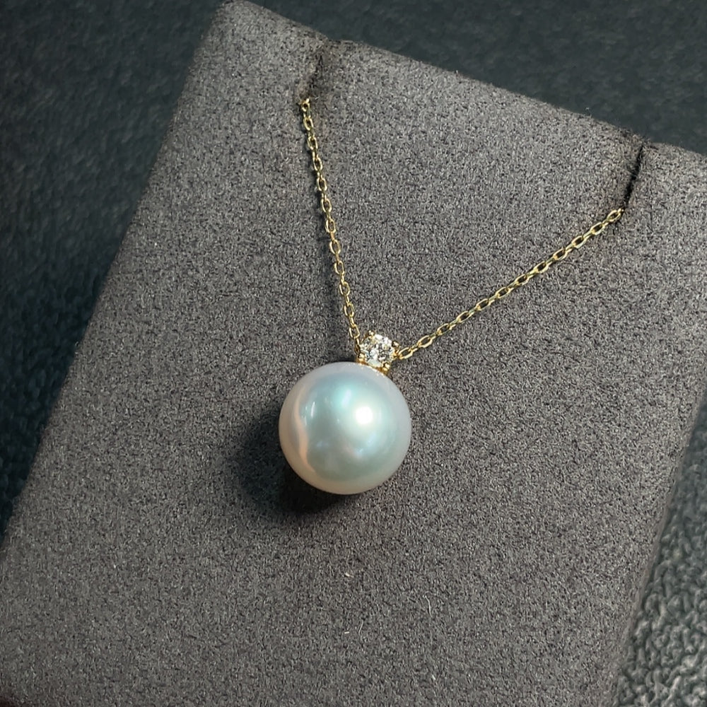 18K Saltwater Pearl Necklace with Diamond Accents, Total Weight Approximately 4g, Pearl Size Approximately 11.5mm