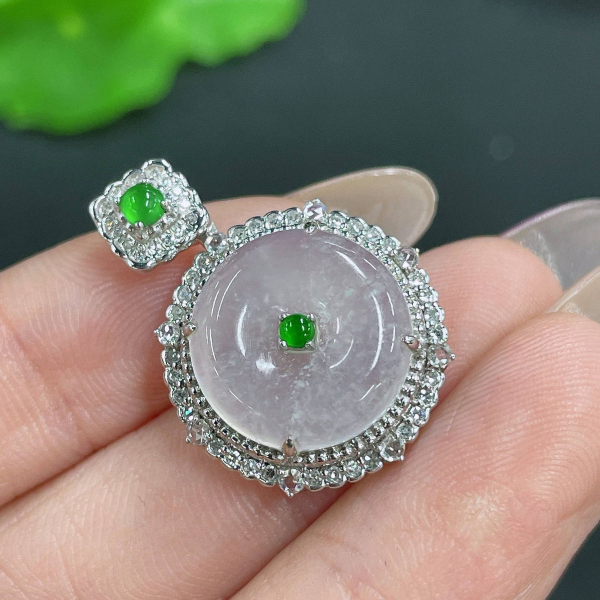 Jadeite Peace Knot pendant by HUILIU HQ featuring 18k gold and diamond accents, weighing approximately 3.29g.