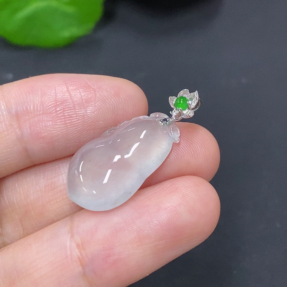 Jadeite Fu Gua Pendant with 18K Gold Clasp, Total Weight Approx. 2.9g (Non-Diamond)
