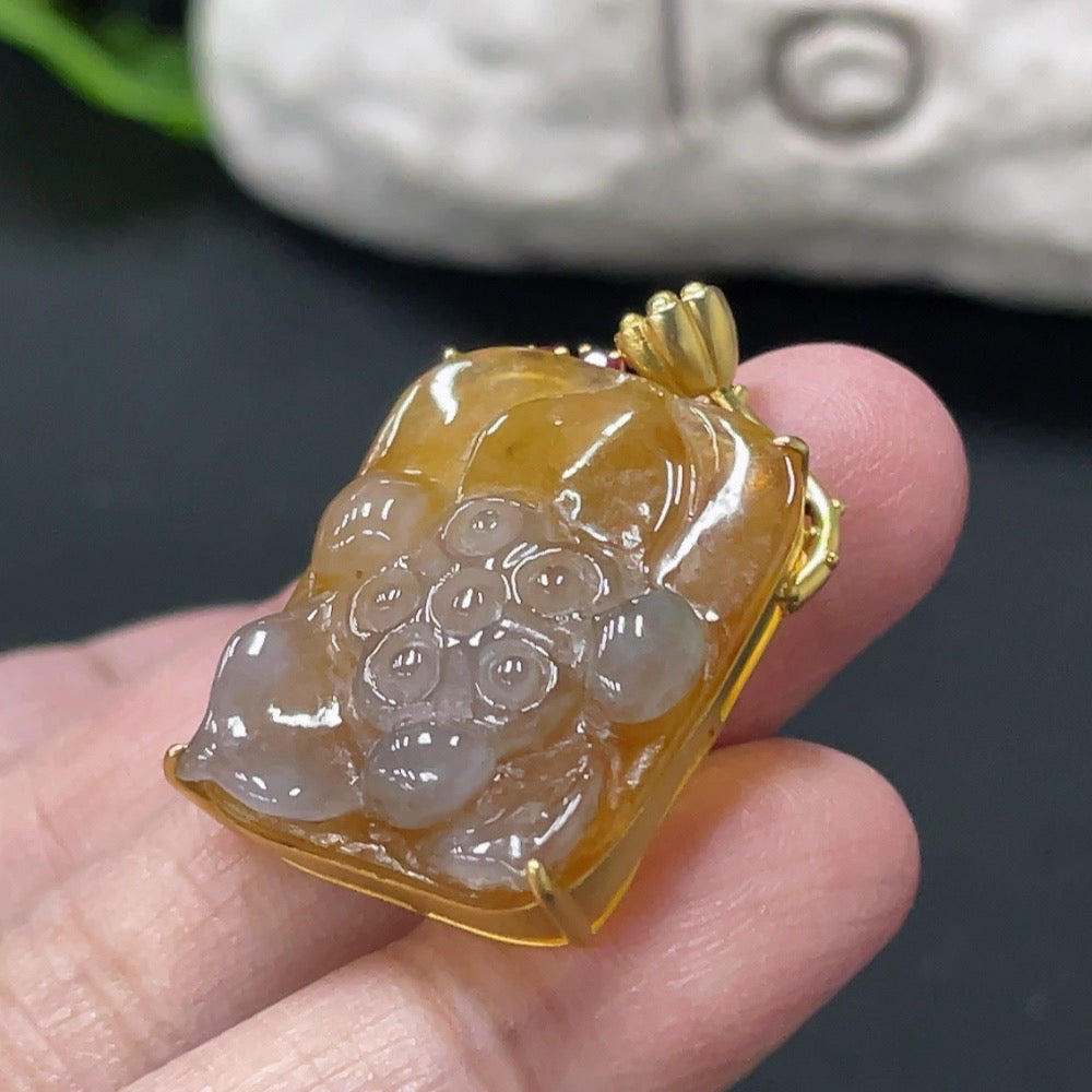 Jadeite Lotus Inlaid Pendant 18k Gold Inlaid Total Weight Approx. 6.19g