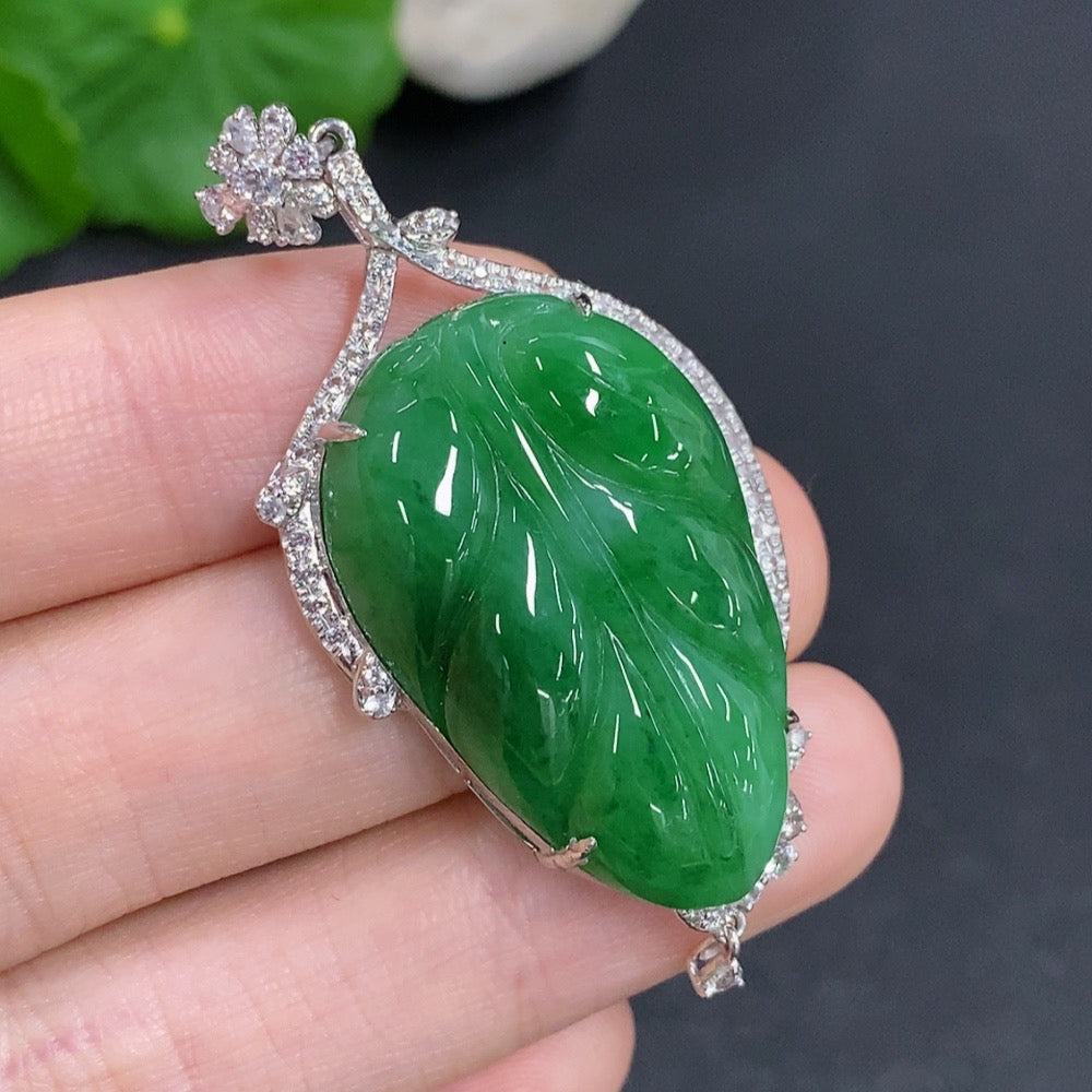 Jadeite Leaf Pendant 18k Gold Non-Diamond