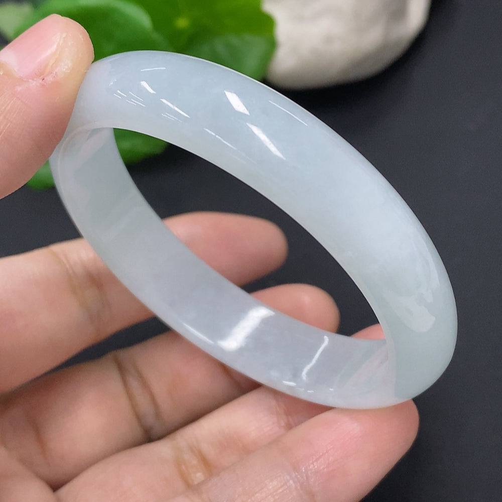 Huiliu Jadeite Concubine Bracelet with 47.8cm length, featuring smooth green jade stones and intricate craftsmanship.