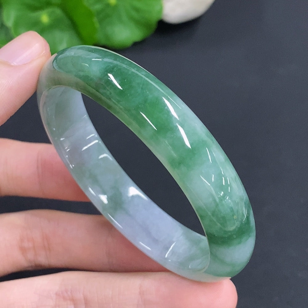 HKHQ Jadeite oval bangle in size 53, weighing 38.1g, featuring a smooth, polished jadeite finish on a classic bracelet style.