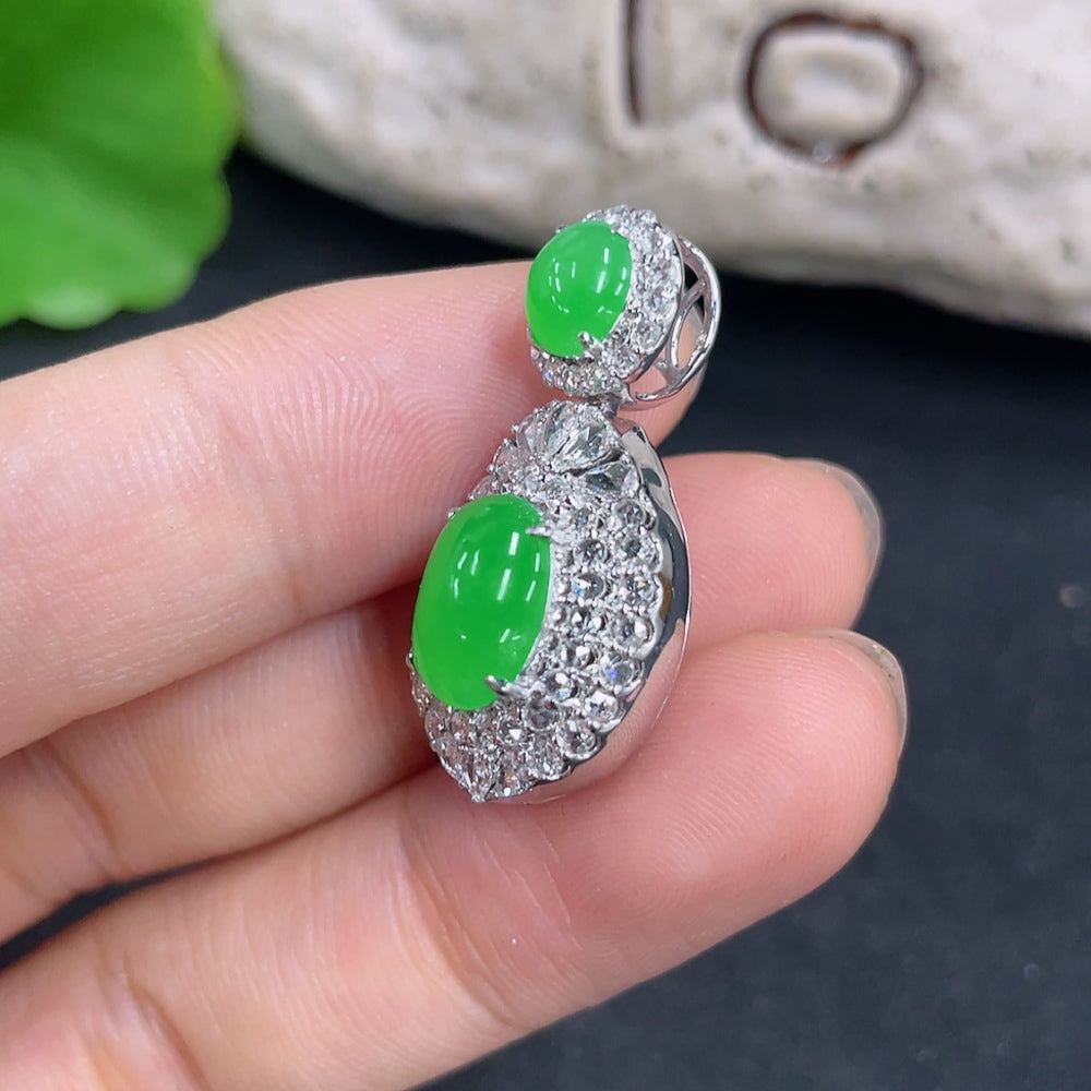 Jadeite Pendant 18k with Diamond Accents