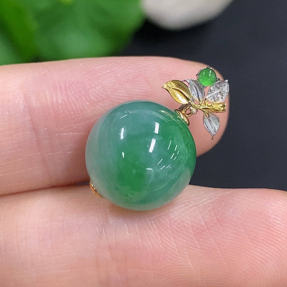 Jadeite Single Bezel Pendant with 18K Gold Clasp, Non-Diamond