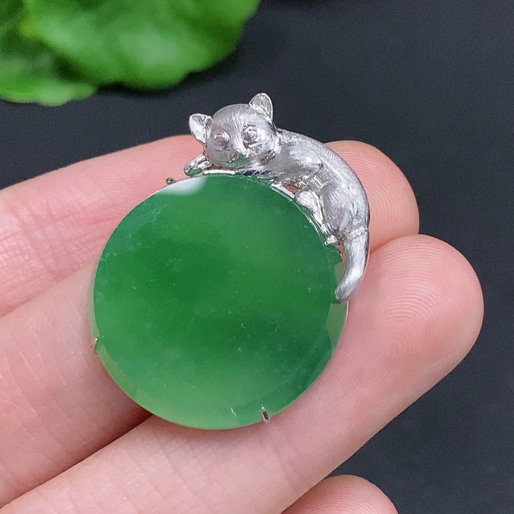 Jadeite Plain Pendant Pendant in 18K Gold Total Weight Approx. 9.1g