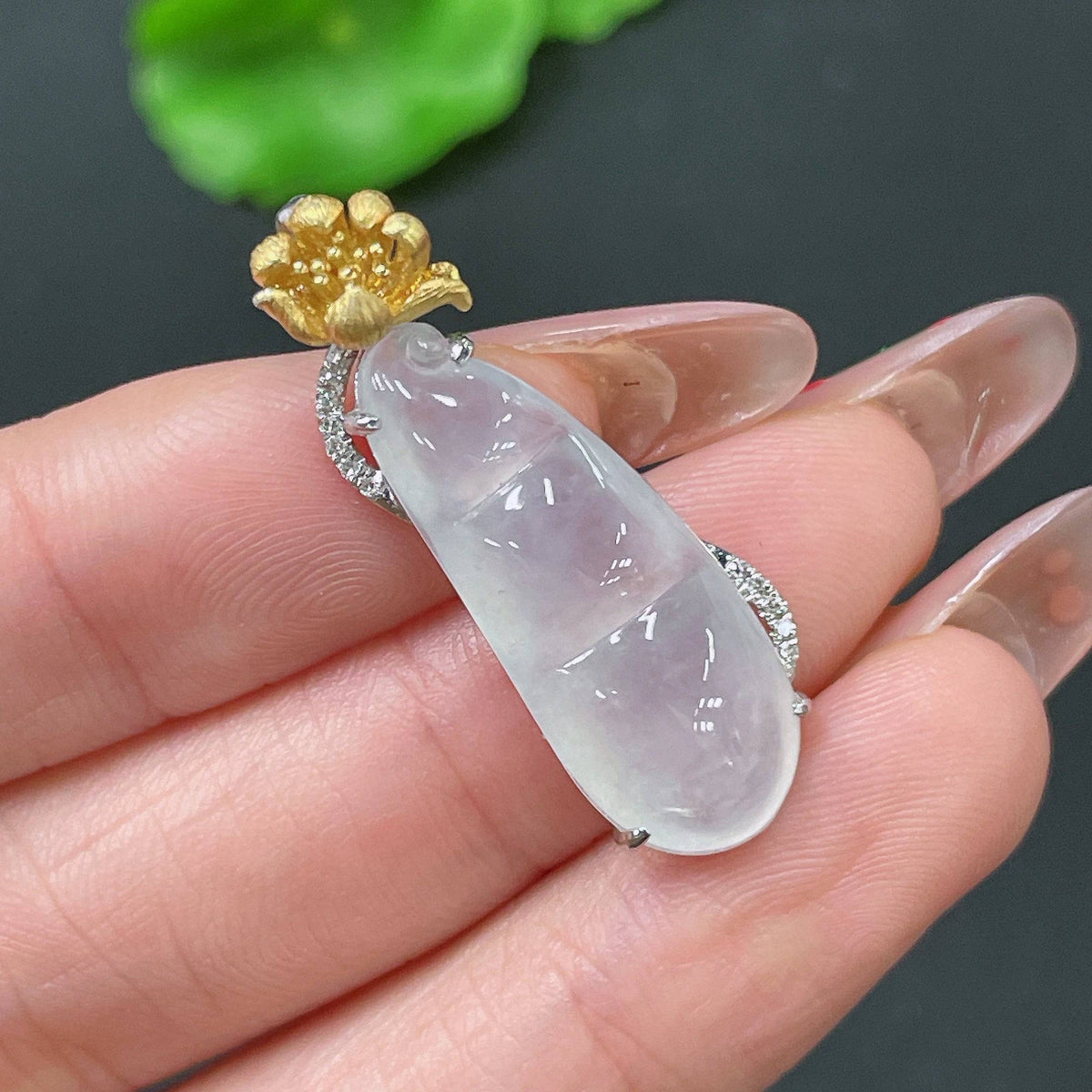 HUILIU HQ Jadeite pendant in bean shape with diamond inlay, showcasing a polished jade jadeite gemstone with sparkling diamond accents.