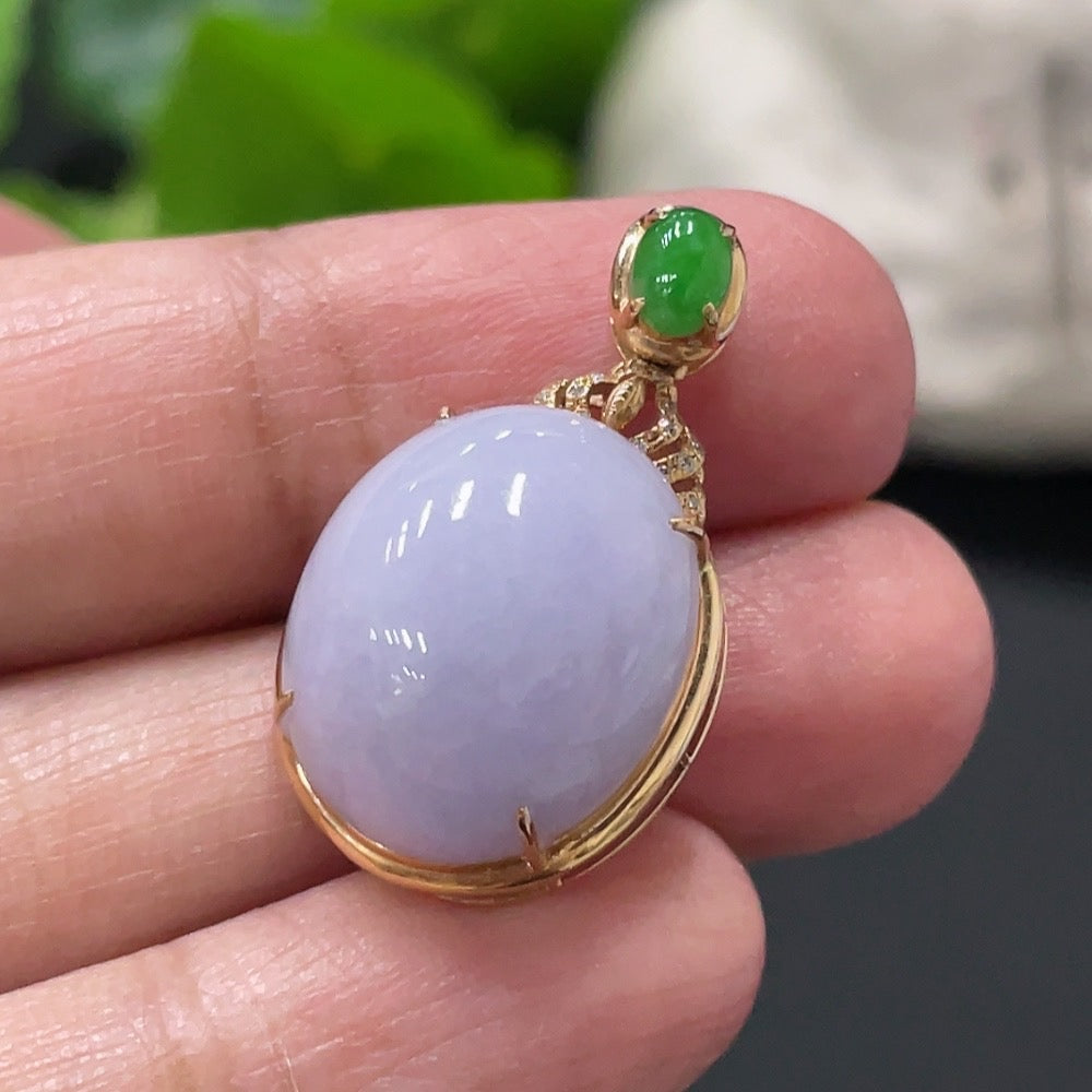 Huiliu Jadeite inlaid cabochon pendant with diamond accents, showcasing a polished jade stone and intricate craftsmanship.