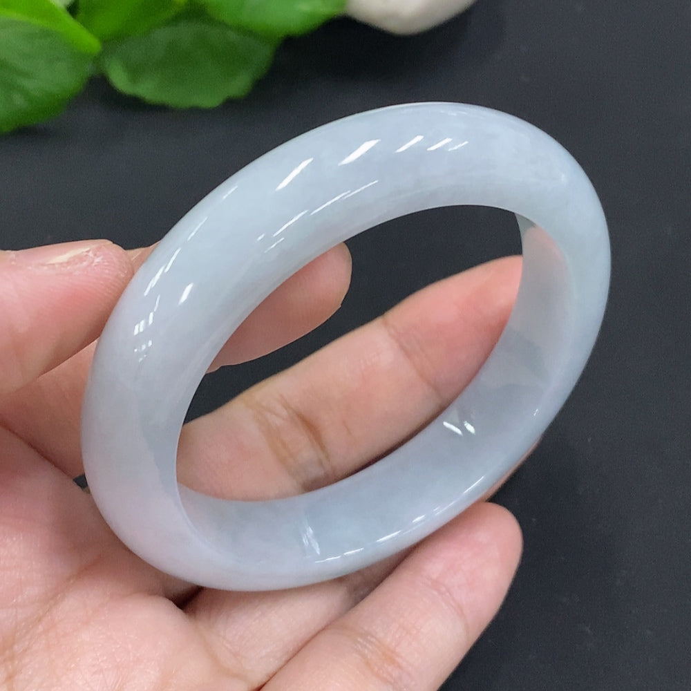Huiliu certified jadeite round bangle showcasing smooth, polished green jade with a glossy finish and elegant design.