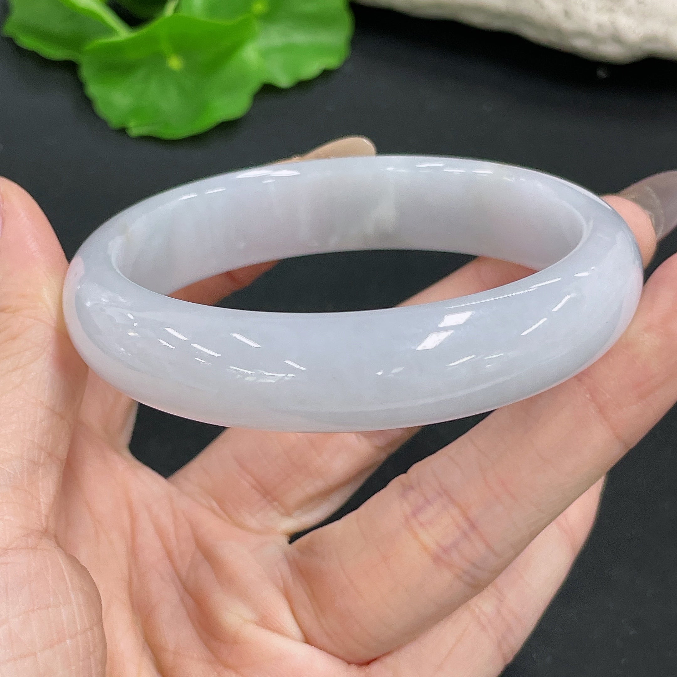 Huiliu certified jadeite round bangle featuring smooth, polished green jade with intricate carvings, showcasing elegant craftsmanship.