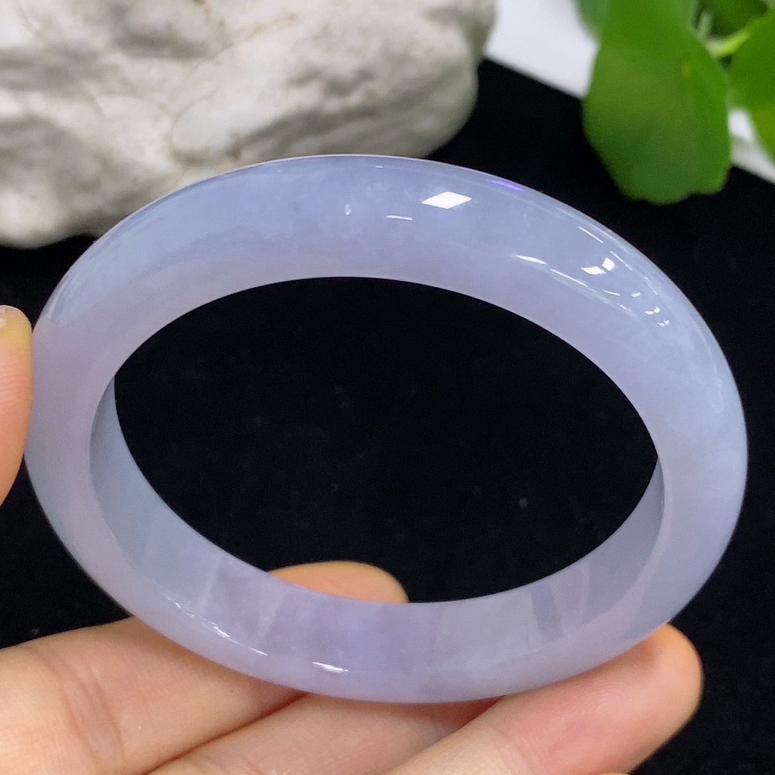 HKHQ Jadeite round bangle, size 52.4, 41.97g, smooth polished jadeite bracelet with a glossy finish.